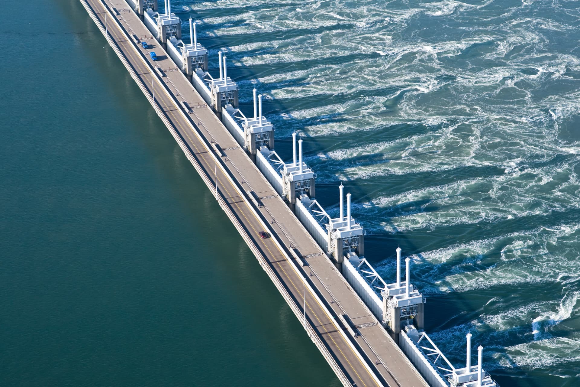 Sightseeing flight Zeeland: the Oosterschelde storm surge barrier and its tidal flats over the wing of the Piper PA-28