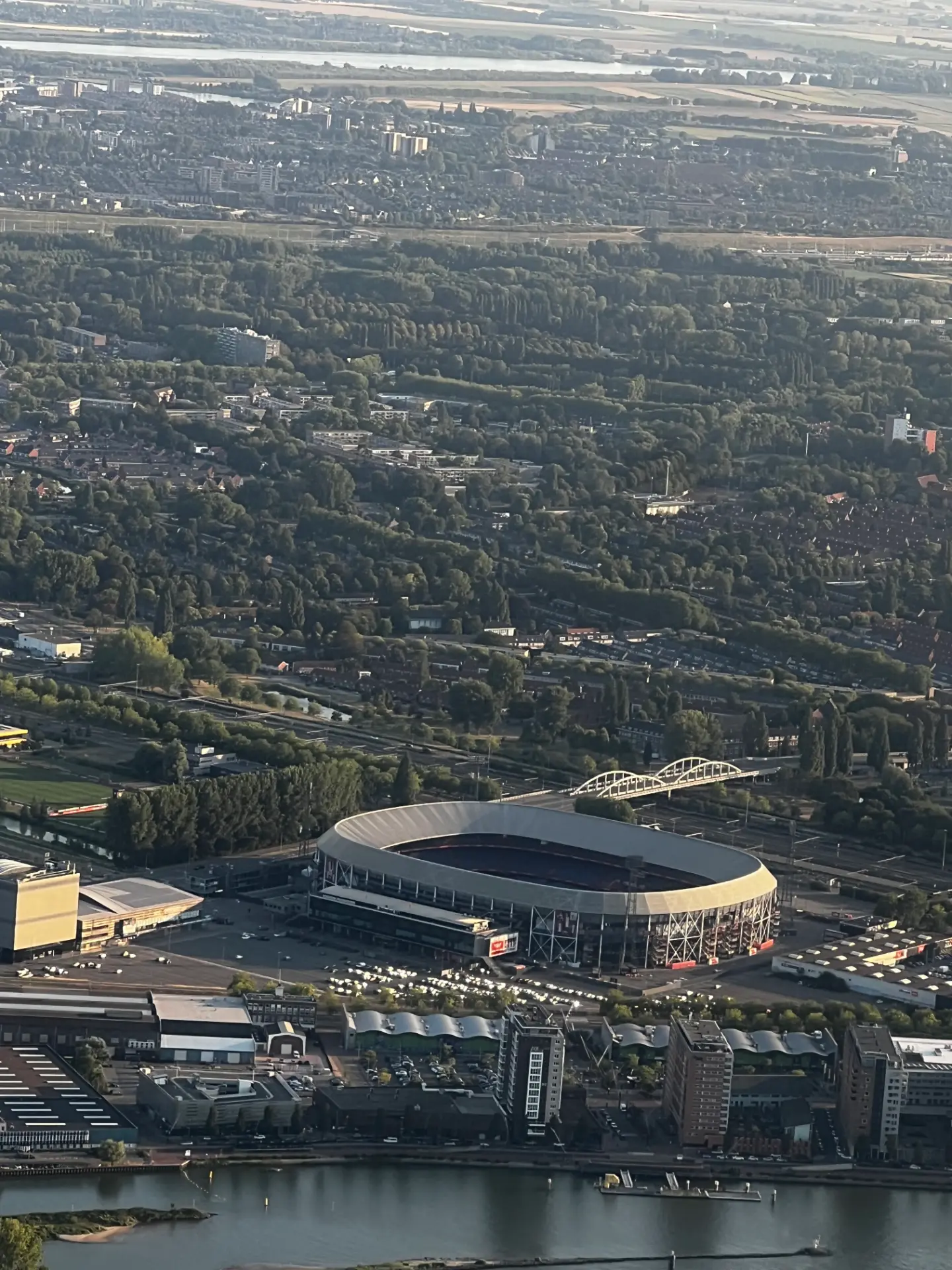 Stadion Feyenoord De Kuip aan de Maas vanuit de lucht
